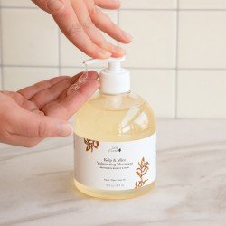 Jūros dumblių ir Mėtų šampūnas suteikiantis apimties (474 ml)